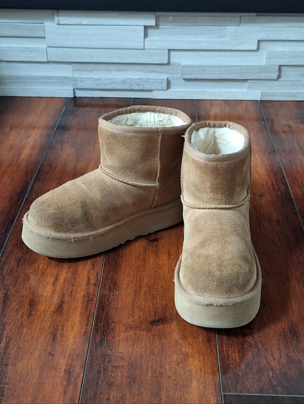 UGG Kids Classic Ultra Mini Platform Boots Chestnut Suede Shearling Lined Size 2